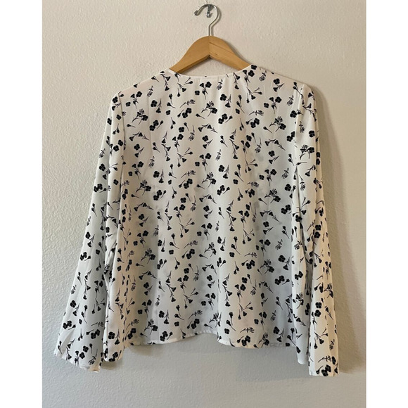Abound Faux Wrap Blouse XL White Black Floral Surplice V-Neck Pocket Long Sleeve - Picture 4 of 9